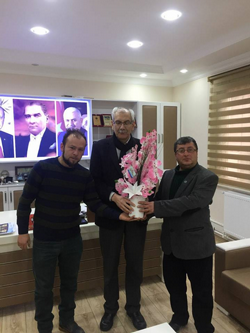 ÖZKARAMAN’DAN GAZETECİLERE KAHVALTILI KUTLAMA