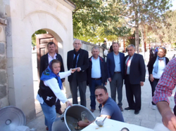 Orhangazi ve Yunuspaşa Çarışısı Esnafından Aşure İkramı