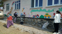 Mahalle Sakinleri Okulun Duvarlarına Renga Renk Resimler Yaptı