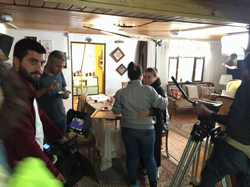 Hülya Polat’dan Yalaza Dizi Ekibine Aşure İkramı