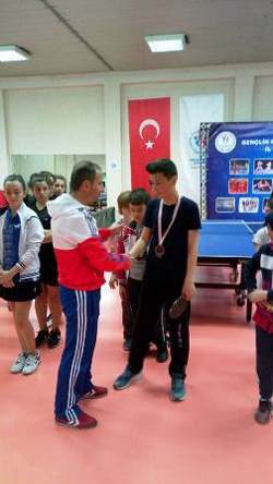 Sakarya’da Düzenlenen Masa Tenisi Müsabakalarında Madalya Aldılar