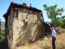 Mahalle Sakinlerini Korkutan Ev