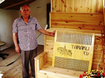 Evin Terasına Taraklı İlçesi’nin Simgesi “Tarak” Astı.