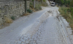 PARKE TAŞLARI ÇÖKÜYOR
