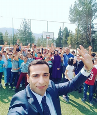 Kaymakam Öğrencilerle Selfi Yaptı.