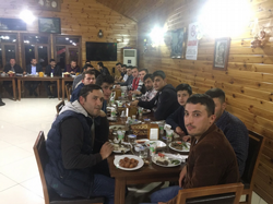 AK Parti İlçe Teşkilatı Gençlerle Yemekte Buluştu