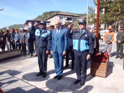 ÇELENK SUNMA TÖRENİ YAPILDI