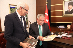 Özkaraman ve Belediye Meclis Üyeleri Vali Nayır’ı Ziyaret etti