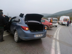 Otomobiller Kafa Kafaya Çarpıştı: 4 Yaralı