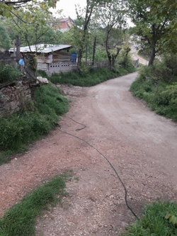 Kopan Telefon Kabloları Vatandaşları Mağdur Ediyor