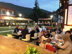 Necati Pilavcı’dan Dostlarına İftar