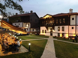 Necati Pilavcı’dan Dostlarına İftar