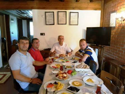 BAŞKAN ÖZKARAMAN, BASIN MENSUPLARIYLA KAHVALTIDA BİR ARAYA GELDİ