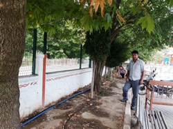 Okul’da Yeşilliği Korumak için Sulama Hattı Döşediler