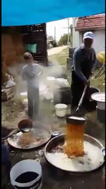 Pekmezler Kaynıyor.