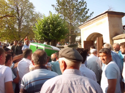 Cenaze Namazını Oğlu Kıldırdı