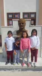 Zeynep ve Meryem’in Okul Sevinci