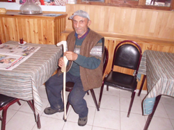 Yürürken Baston Yapıyor