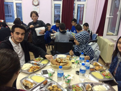 Öğretmen ve Öğrenciler İftarda Buluştu