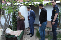 Kaymakam Okan Dağlı Yaşlı Çiftin evinde İftar Yaptı