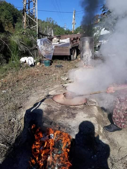 AKSU MAHALLLESİ’N DE PEKMEZLER KAYNIYOR