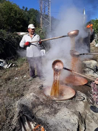 AKSU MAHALLLESİ’N DE PEKMEZLER KAYNIYOR