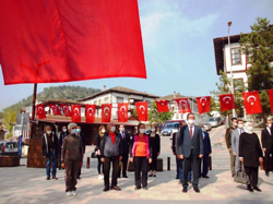TARAKLI’DA 29 EKİM CUMHURİYET BAYRAMI ÇELENK SUNMA TÖRENİ: