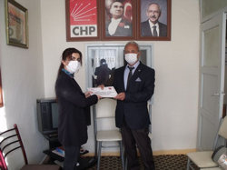 TARAKLI CHP 97.YILDA YENİ ÜYELERE ROZET TAKIP ONUR BELGESİ TAKTİM ETTİ: