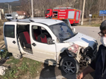 Yol Kavşağında Trafik Kazası:2 yaralı