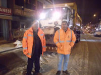 Kar yağışı nedeniyle 14 mahalle yolu ulaşıma kapandı.