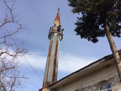 VATANDAŞLAR CEP TELEFONU İLE KONUŞABİLMEK İÇİN MİNAYE ÇIKIYORLAR