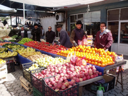 Koronavirüs nedeniyle Taraklı Halk Pazarı oldukça durgundu