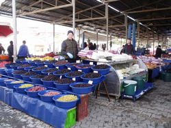 Koronavirüs nedeniyle Taraklı Halk Pazarı oldukça durgundu