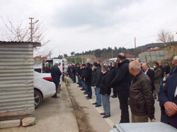 Cenaze namazı Evinin önünde kılındı