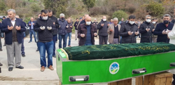 Cenaze namazı Evinin önünde kılındı