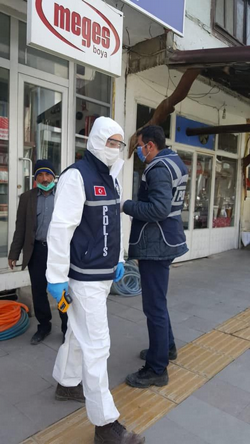 Polis kapı kapı dolaşıp ateş ölçtü