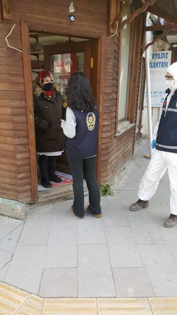 Polis kapı kapı dolaşıp ateş ölçtü