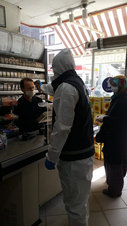 Polis kapı kapı dolaşıp ateş ölçtü