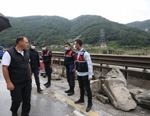 Vali Kaldırım kaza yerinde incelemelerde bulundu