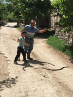 2 metrelik yılan korkuttu