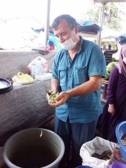 Pazarda Günlük Soyulmuş Enginar