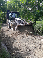 Akçapınar mahallesi’nde arazi yollarına bakım yapılıyor