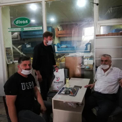 Taraklı Belediyesi esnafa kolonya dağıttı.