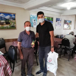 Taraklı Belediyesi esnafa kolonya dağıttı.
