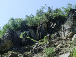 KAYALAR TEHLİKE SAÇIYOR