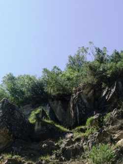 KAYALAR TEHLİKE SAÇIYOR