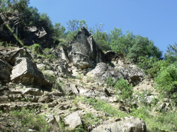 KAYALAR TEHLİKE SAÇIYOR