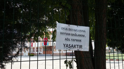 Okul İdarecileri Uyarı Levhası Astı