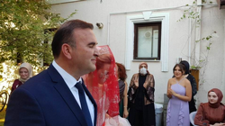 SELEN VE BARBAROS DÜNYA EVİNE GİRDİ