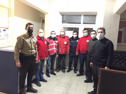 Kızılay görevlilere ikramlarda bulundu
